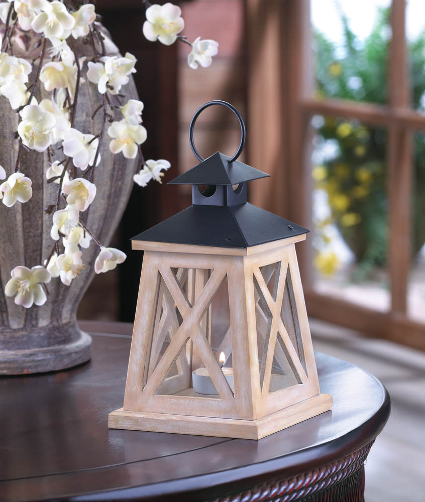 Colonial Heights Wood Lantern